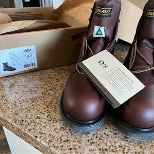 Brand new in box red wing work boots